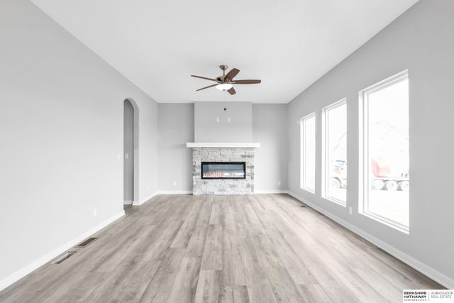 11007 S 104th Avenue, Papillion, NE 68046