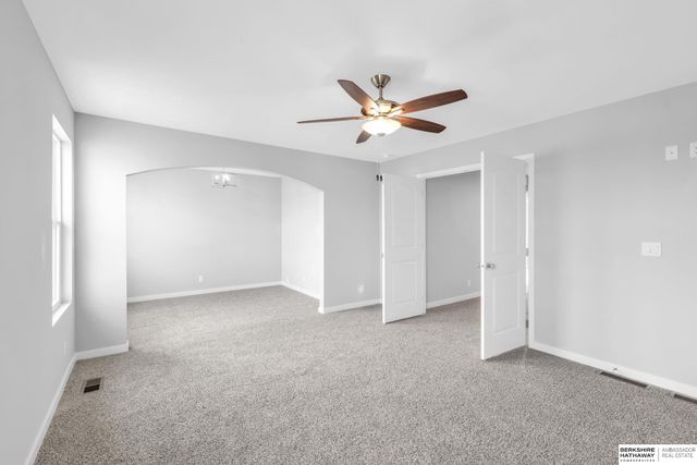 11007 S 104th Avenue, Papillion, NE 68046