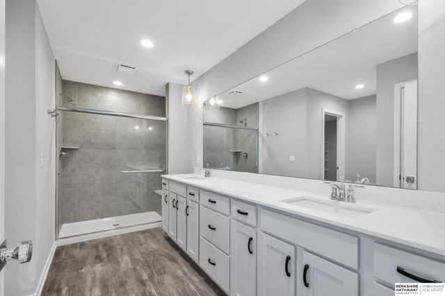 11007 S 104th Avenue, Papillion, NE 68046