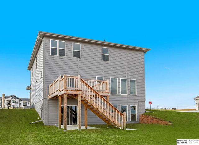 11007 S 104th Avenue, Papillion, NE 68046