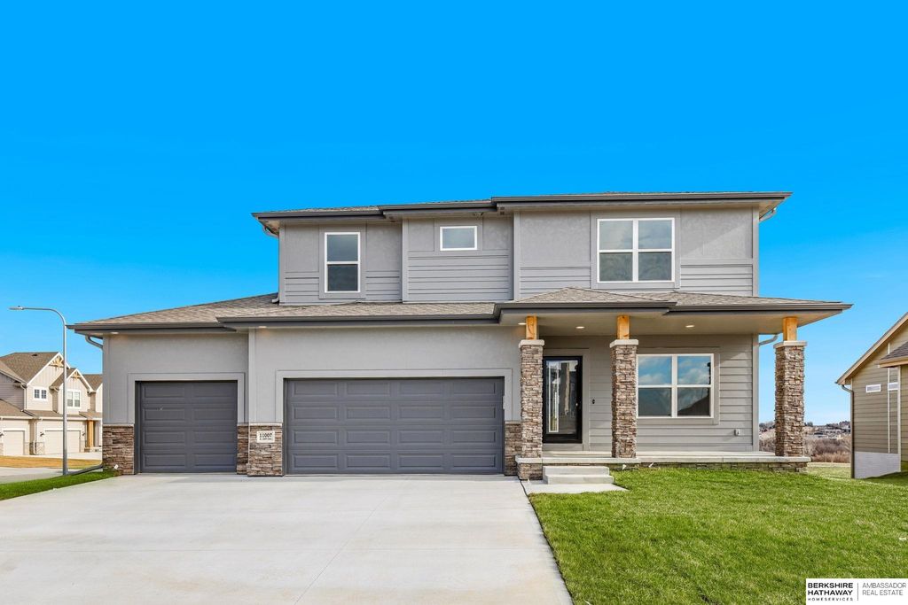 11007 S 104th Avenue, Papillion, NE 68046