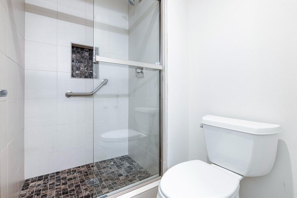 Image 16 of property listing at 315 E Nees Avenue # 148, Fresno, CA 93720