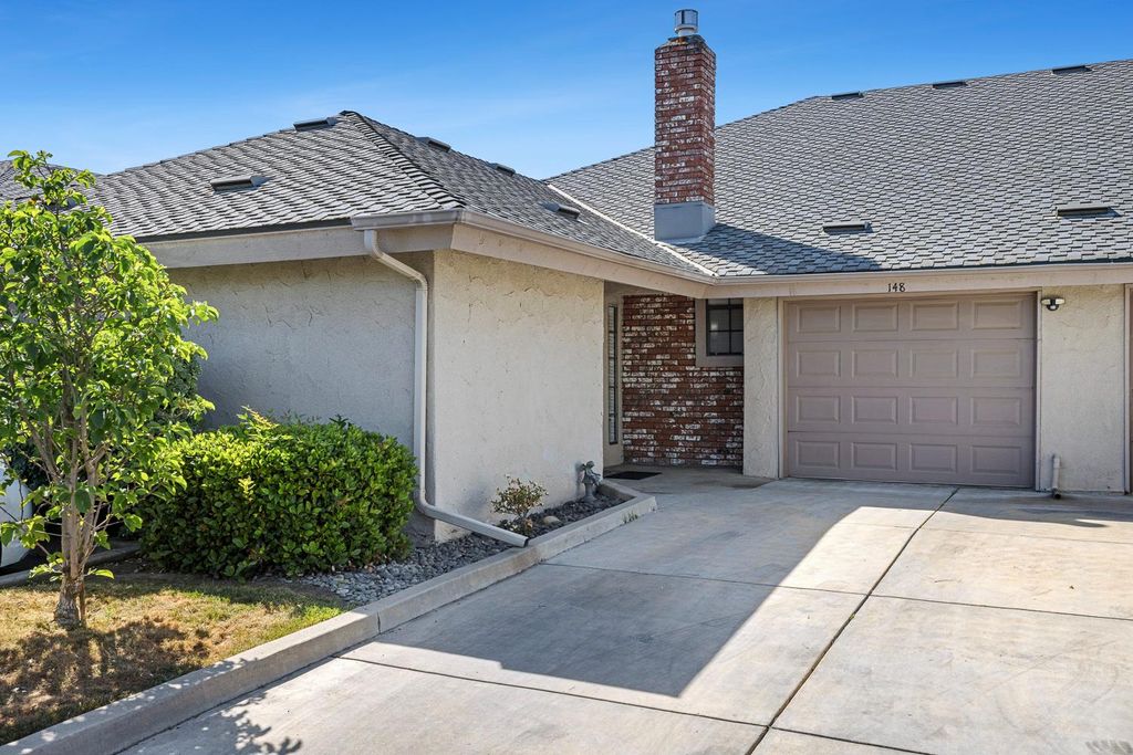 Image 3 of property listing at 315 E Nees Avenue # 148, Fresno, CA 93720