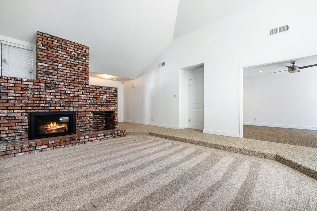 Image 5 of property listing at 315 E Nees Avenue # 148, Fresno, CA 93720