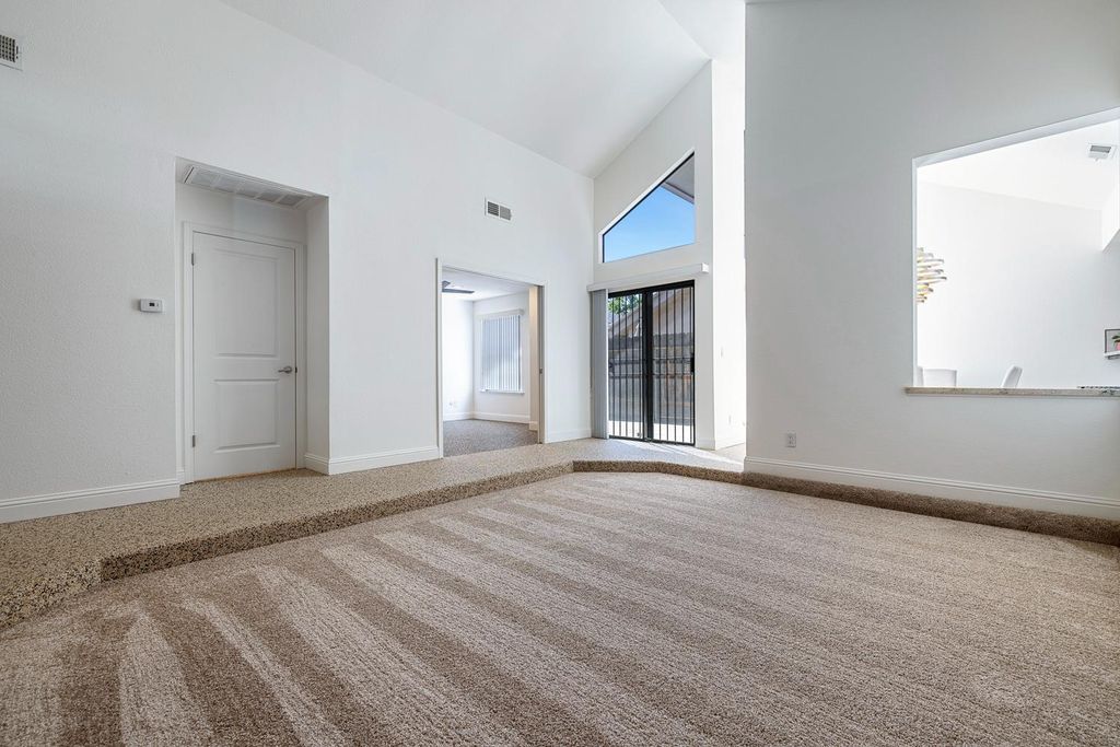 Image 6 of property listing at 315 E Nees Avenue # 148, Fresno, CA 93720
