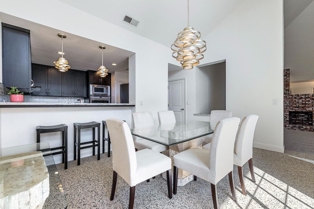 Image 8 of property listing at 315 E Nees Avenue # 148, Fresno, CA 93720