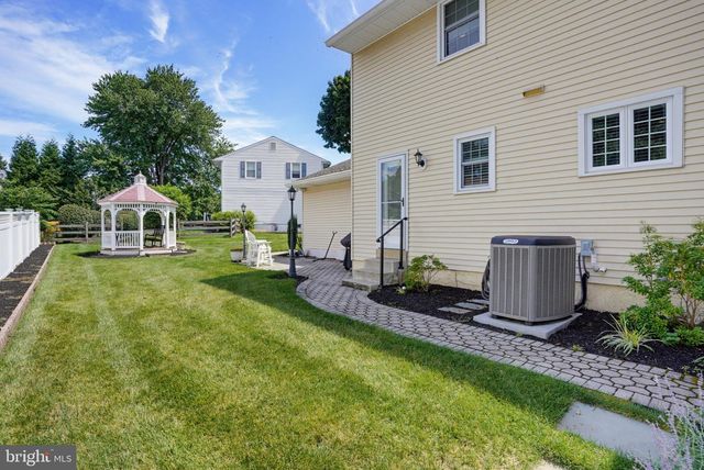 2301 BEACON HILL DR, Wilmington, DE 19810