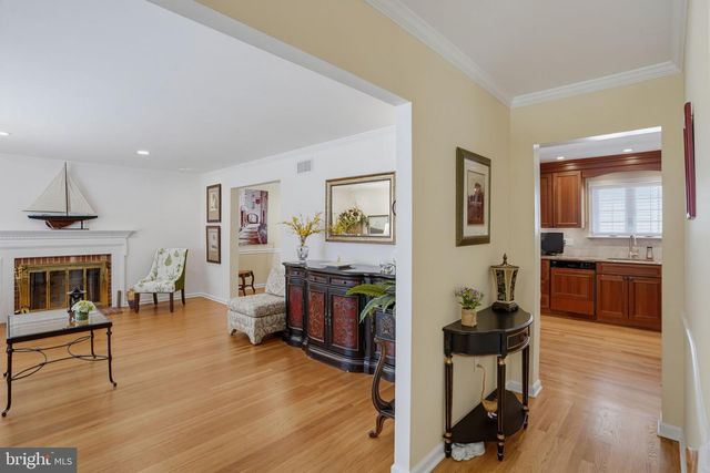 2301 BEACON HILL DR, Wilmington, DE 19810