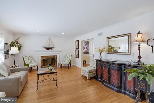 2301 BEACON HILL DR, Wilmington, DE 19810