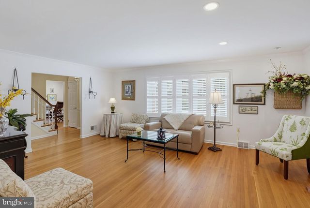 2301 BEACON HILL DR, Wilmington, DE 19810