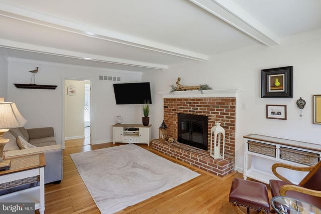 2301 BEACON HILL DR, Wilmington, DE 19810