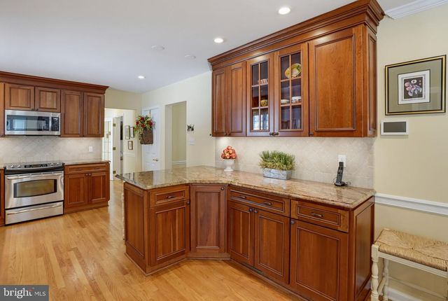 2301 BEACON HILL DR, Wilmington, DE 19810