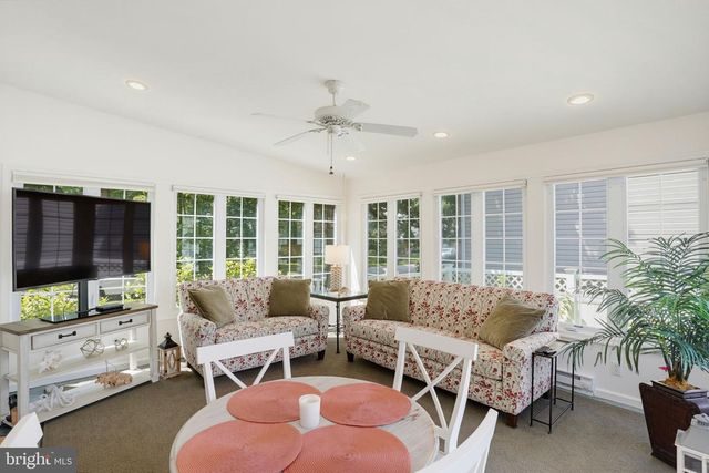 2301 BEACON HILL DR, Wilmington, DE 19810