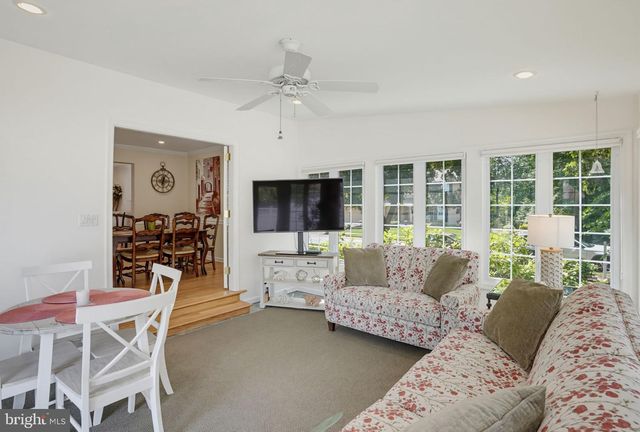 2301 BEACON HILL DR, Wilmington, DE 19810