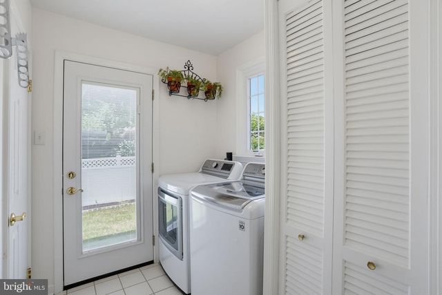 2301 BEACON HILL DR, Wilmington, DE 19810