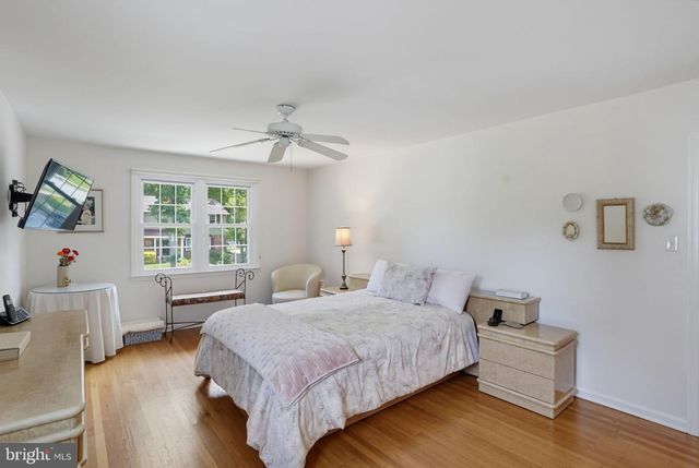 2301 BEACON HILL DR, Wilmington, DE 19810