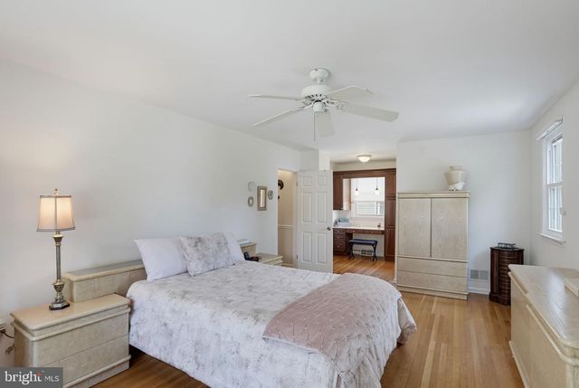 2301 BEACON HILL DR, Wilmington, DE 19810