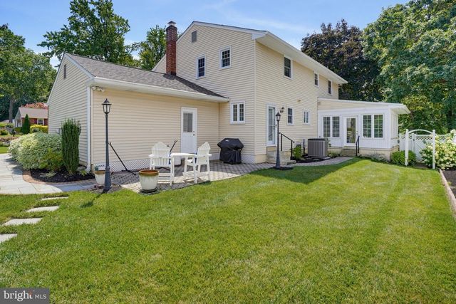 2301 BEACON HILL DR, Wilmington, DE 19810