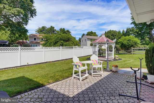 2301 BEACON HILL DR, Wilmington, DE 19810