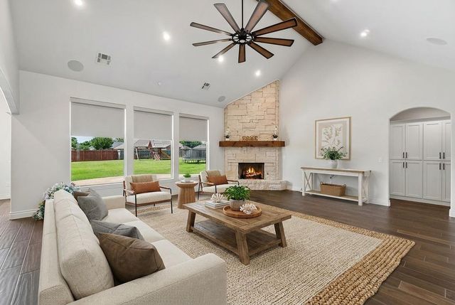 1324 W Harvard Way, Mustang, OK 73064