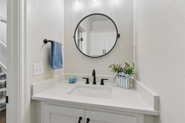 1324 W Harvard Way, Mustang, OK 73064