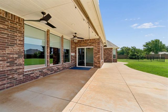 1324 W Harvard Way, Mustang, OK 73064