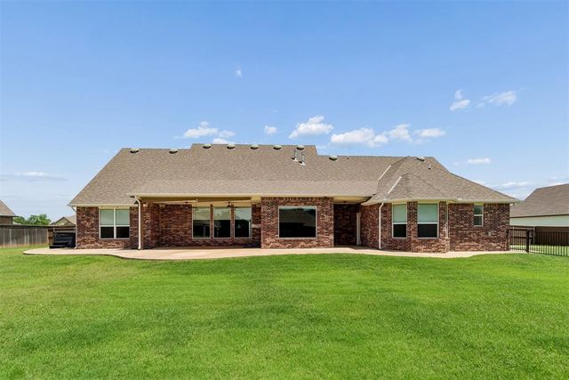 1324 W Harvard Way, Mustang, OK 73064