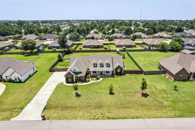 1324 W Harvard Way, Mustang, OK 73064