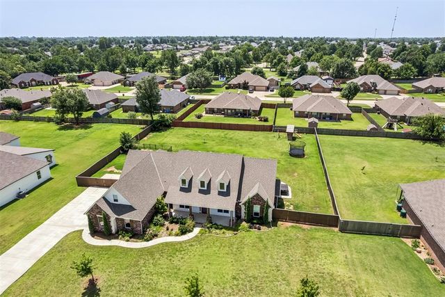 1324 W Harvard Way, Mustang, OK 73064