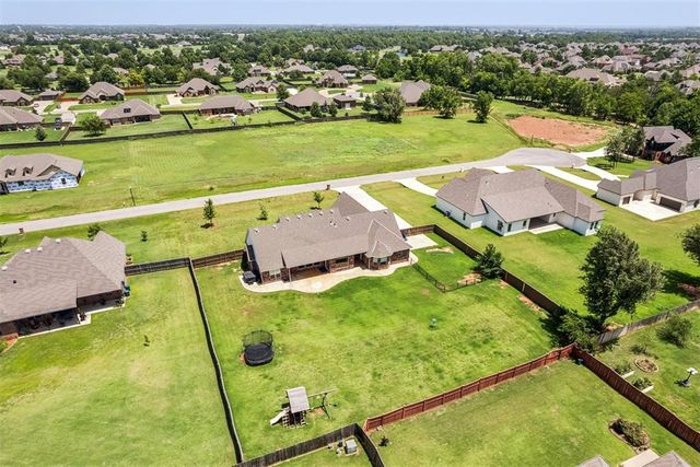 1324 W Harvard Way, Mustang, OK 73064
