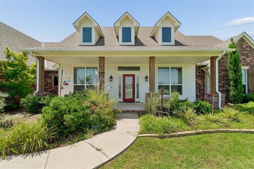 1324 W Harvard Way, Mustang, OK 73064
