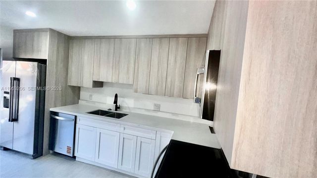 6637 NW 178th Ter, Hialeah, FL 33015