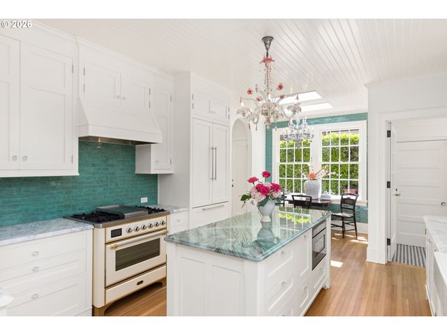 1728 Ne STANTON St, Portland, OR 97212