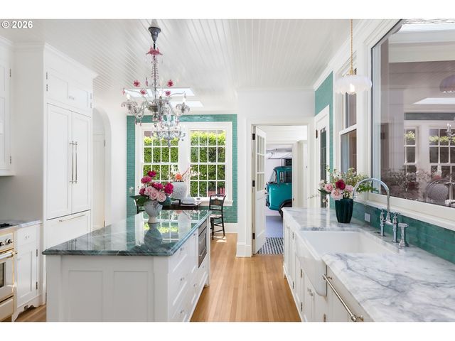 1728 Ne STANTON St, Portland, OR 97212