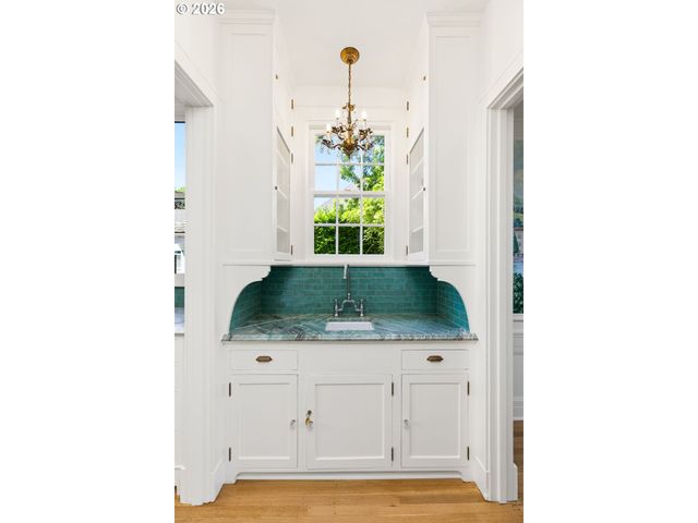 1728 Ne STANTON St, Portland, OR 97212