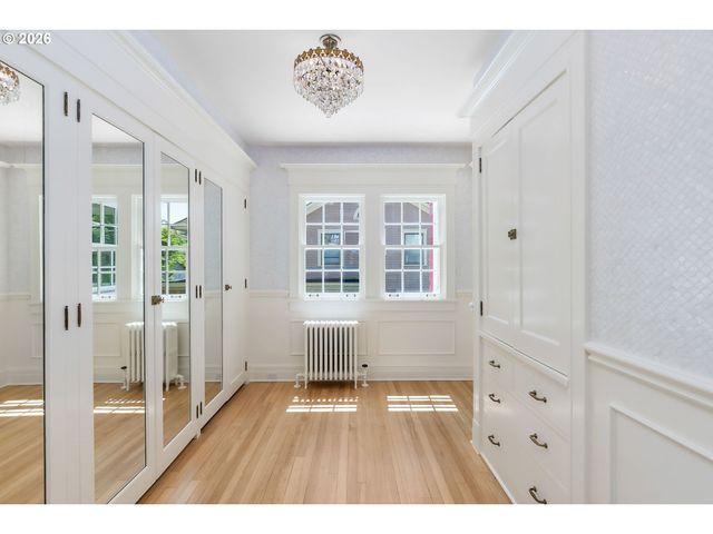 1728 Ne STANTON St, Portland, OR 97212