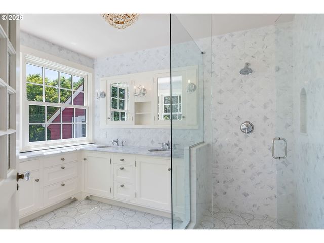 1728 Ne STANTON St, Portland, OR 97212