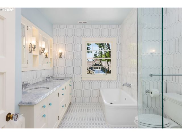 1728 Ne STANTON St, Portland, OR 97212