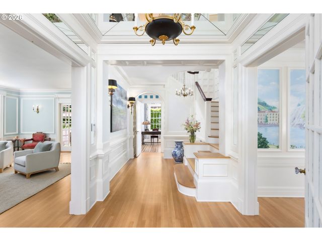 1728 Ne STANTON St, Portland, OR 97212