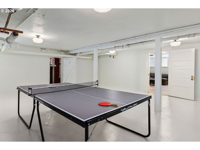 1728 Ne STANTON St, Portland, OR 97212