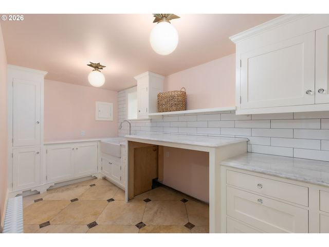 1728 Ne STANTON St, Portland, OR 97212