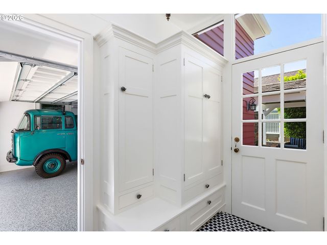 1728 Ne STANTON St, Portland, OR 97212