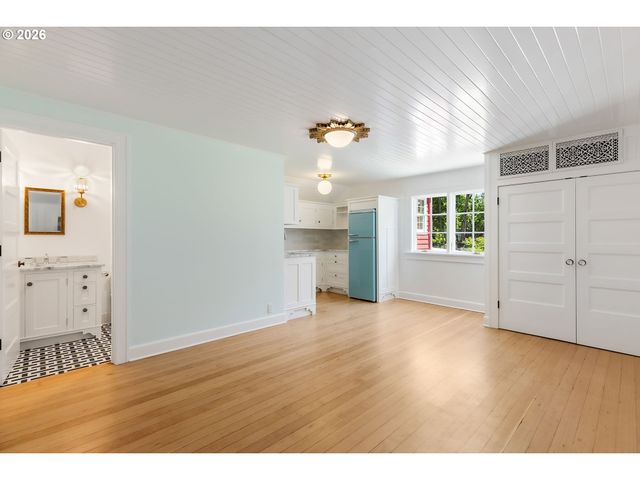 1728 Ne STANTON St, Portland, OR 97212