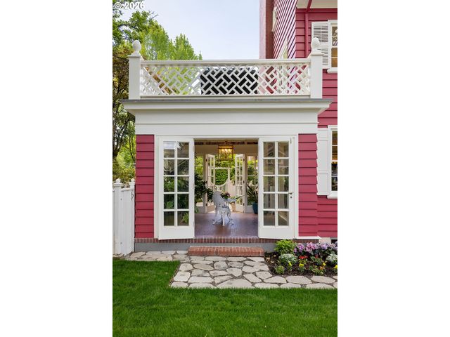 1728 Ne STANTON St, Portland, OR 97212