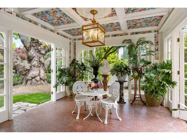 1728 Ne STANTON St, Portland, OR 97212