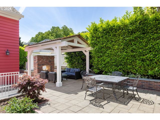 1728 Ne STANTON St, Portland, OR 97212