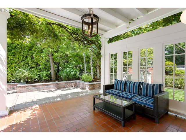 1728 Ne STANTON St, Portland, OR 97212