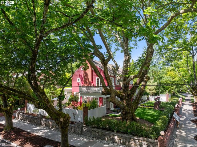 1728 Ne STANTON St, Portland, OR 97212