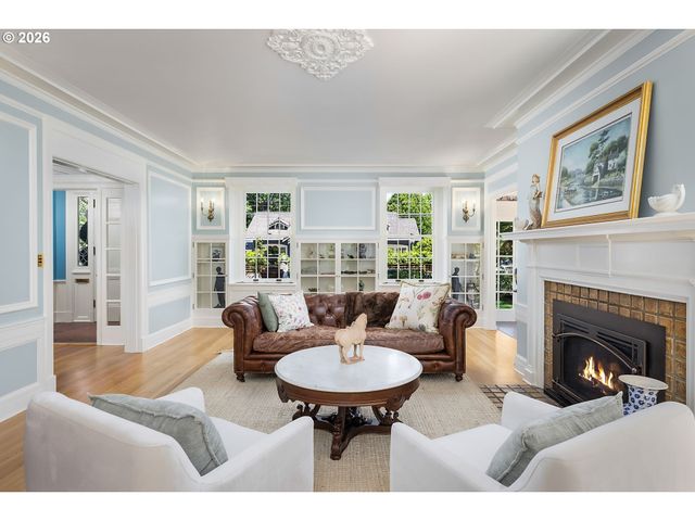 1728 Ne STANTON St, Portland, OR 97212