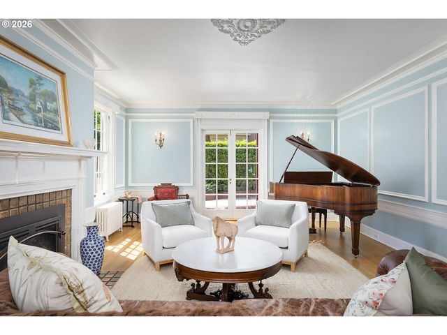 1728 Ne STANTON St, Portland, OR 97212